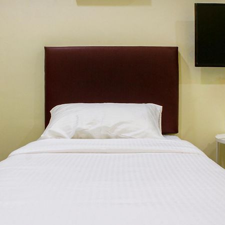 Oyo 90090 Roselyn Inn 2 باسير غونداغ المظهر الخارجي الصورة