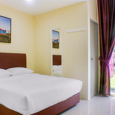 Oyo 90090 Roselyn Inn 2 باسير غونداغ المظهر الخارجي الصورة
