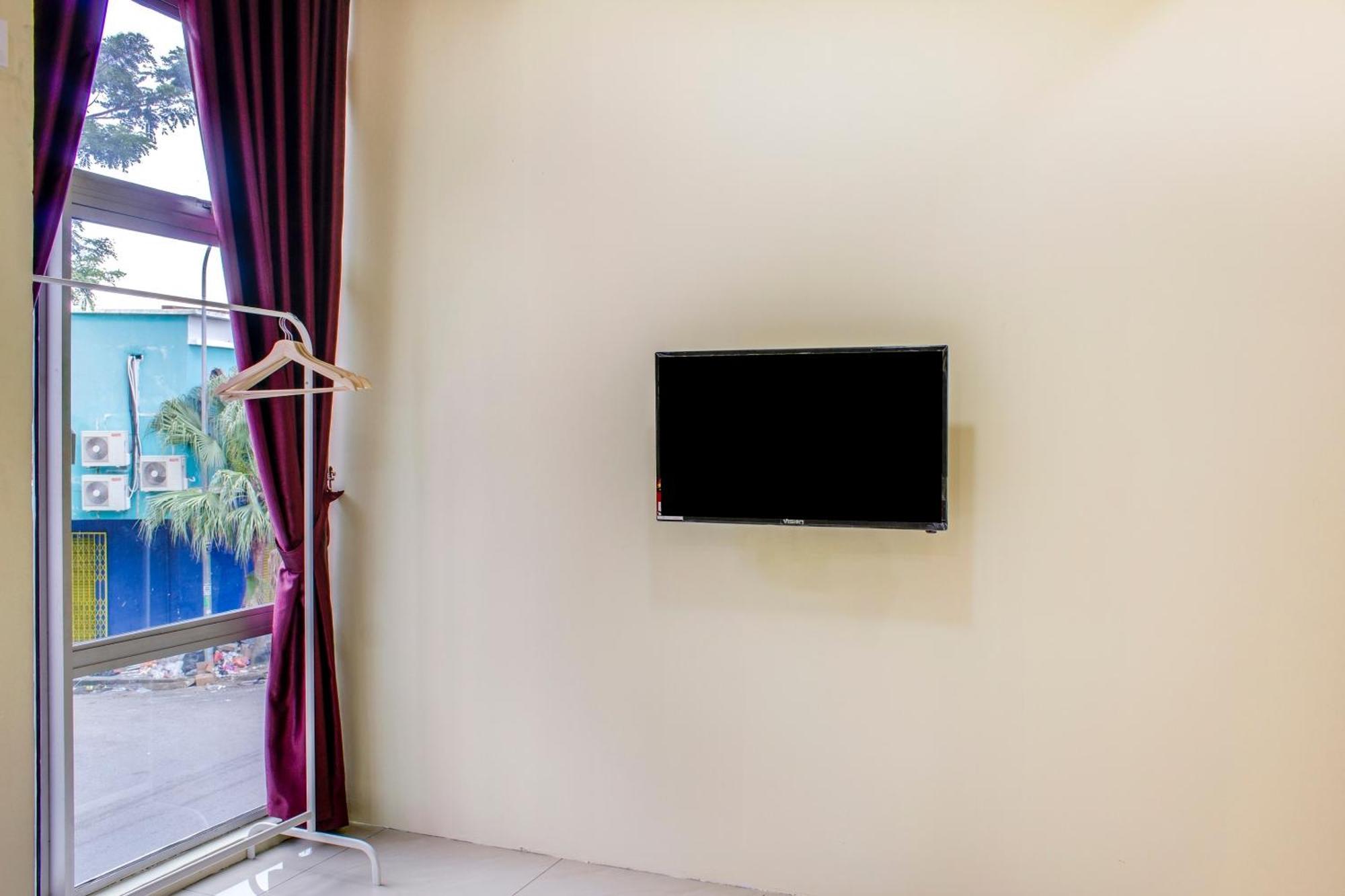 Oyo 90090 Roselyn Inn 2 باسير غونداغ المظهر الخارجي الصورة