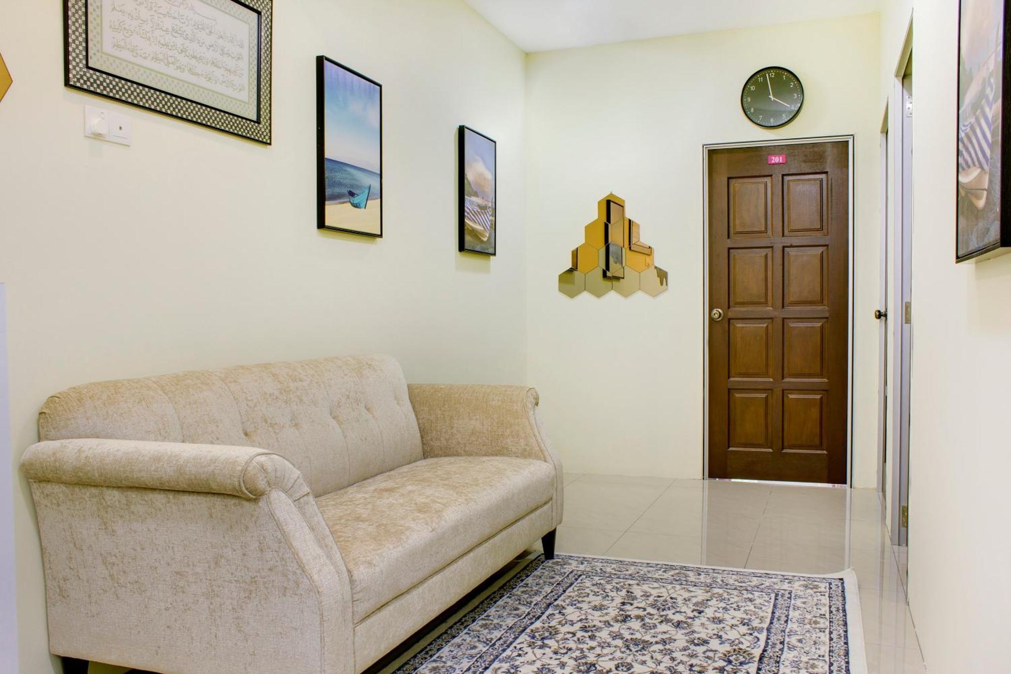 Oyo 90090 Roselyn Inn 2 باسير غونداغ المظهر الخارجي الصورة