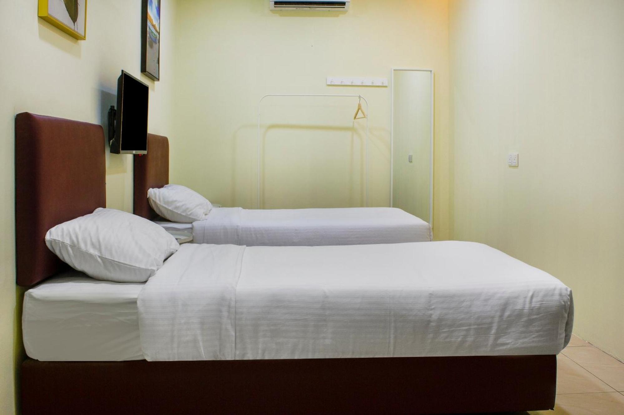 Oyo 90090 Roselyn Inn 2 باسير غونداغ المظهر الخارجي الصورة