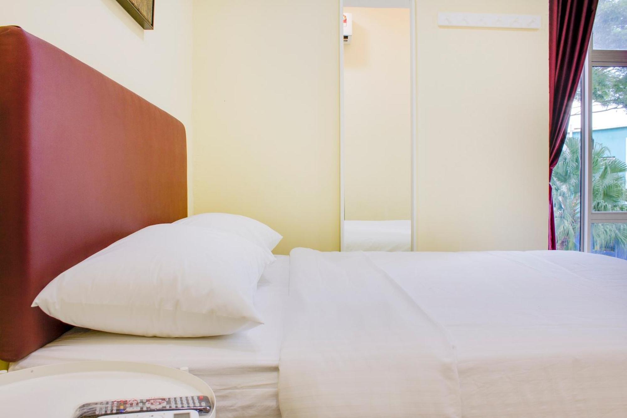 Oyo 90090 Roselyn Inn 2 باسير غونداغ المظهر الخارجي الصورة